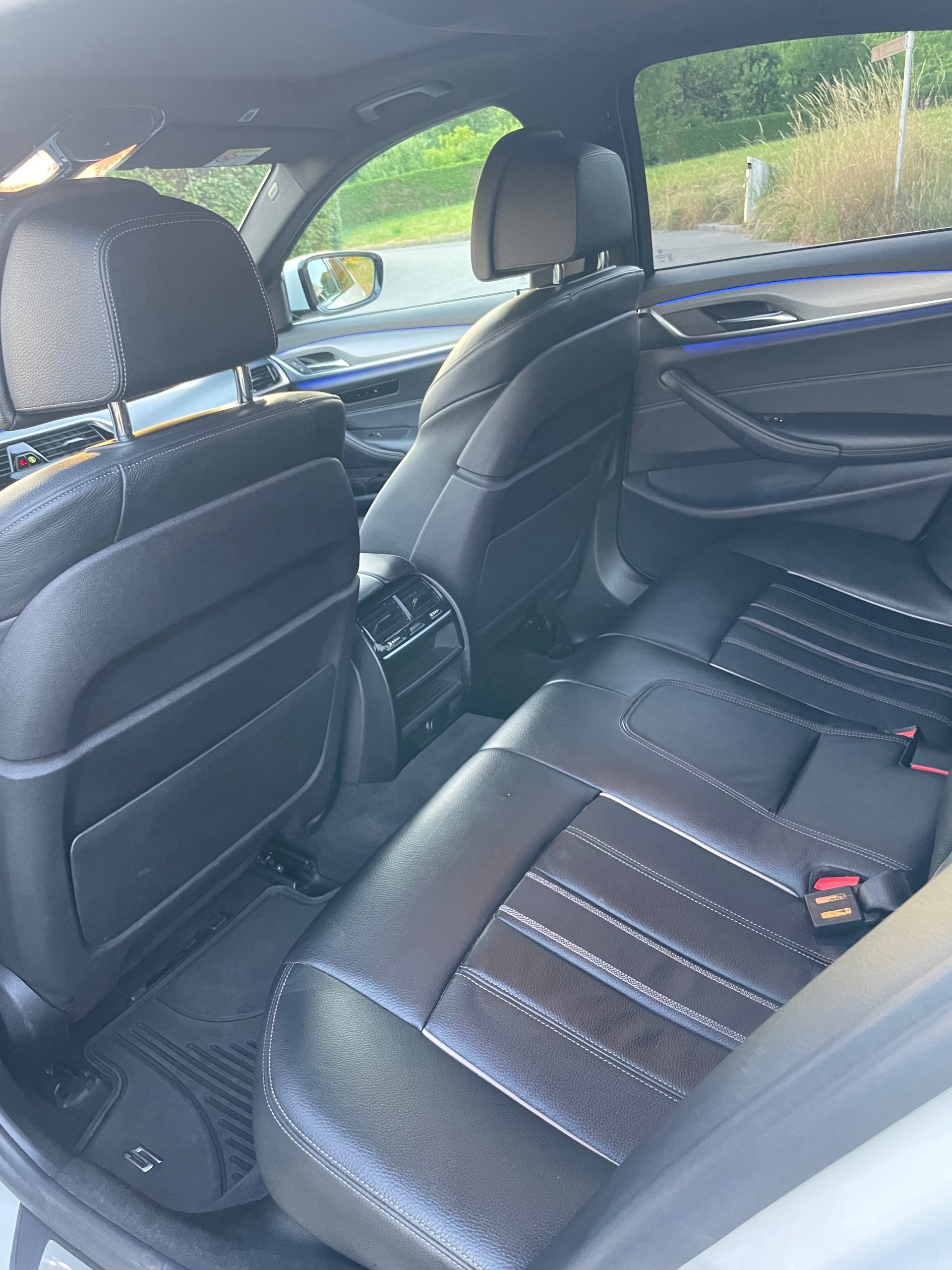 BMW 520d xDrive M-Sport Paket Steptronic-image-8