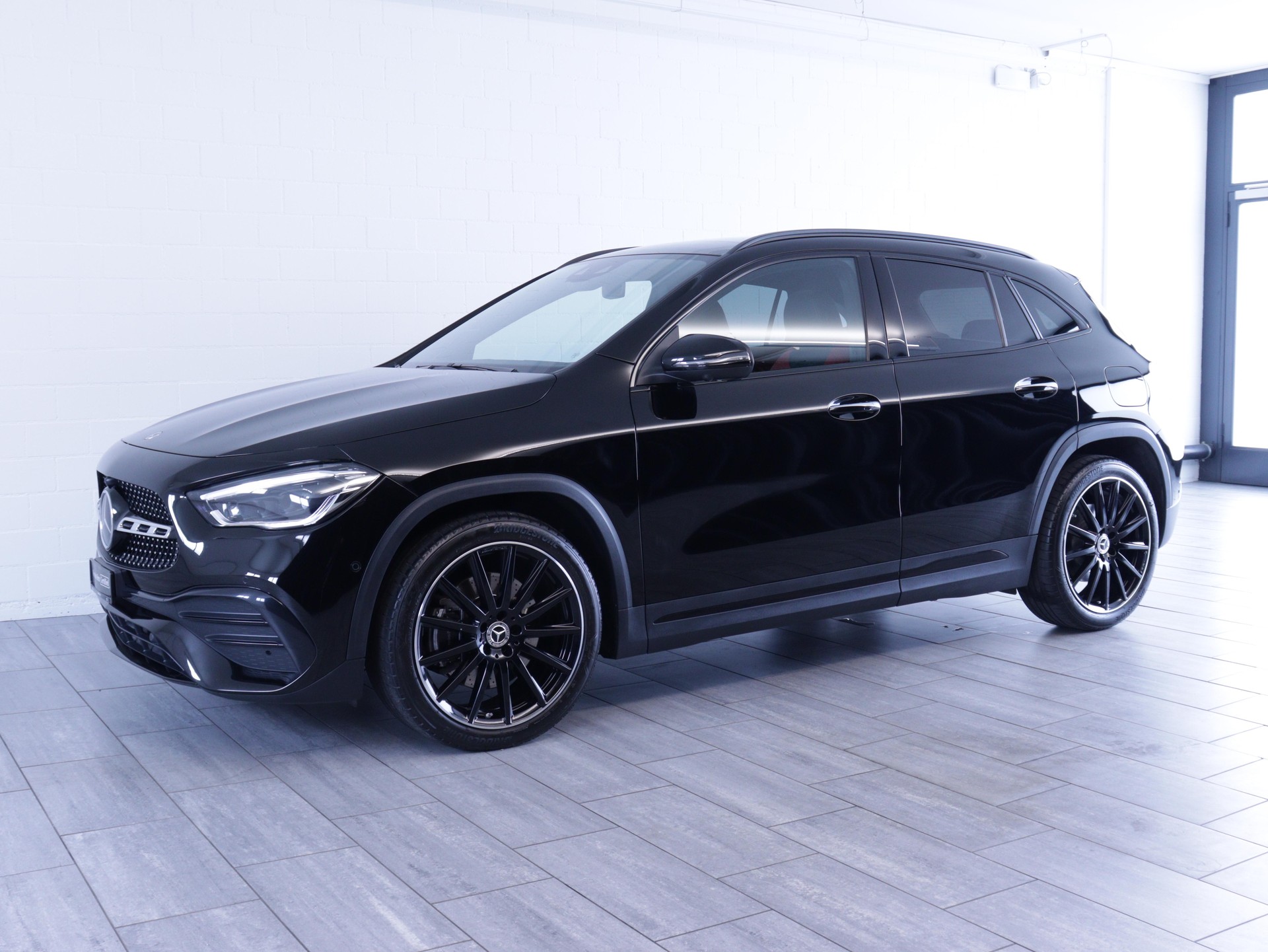 MERCEDES-BENZ GLA 250 AMG Line 4matic-image-1
