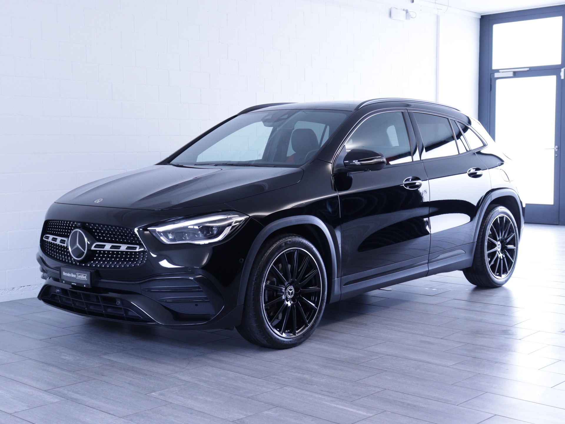 MERCEDES-BENZ GLA 250 AMG Line 4matic-image-0