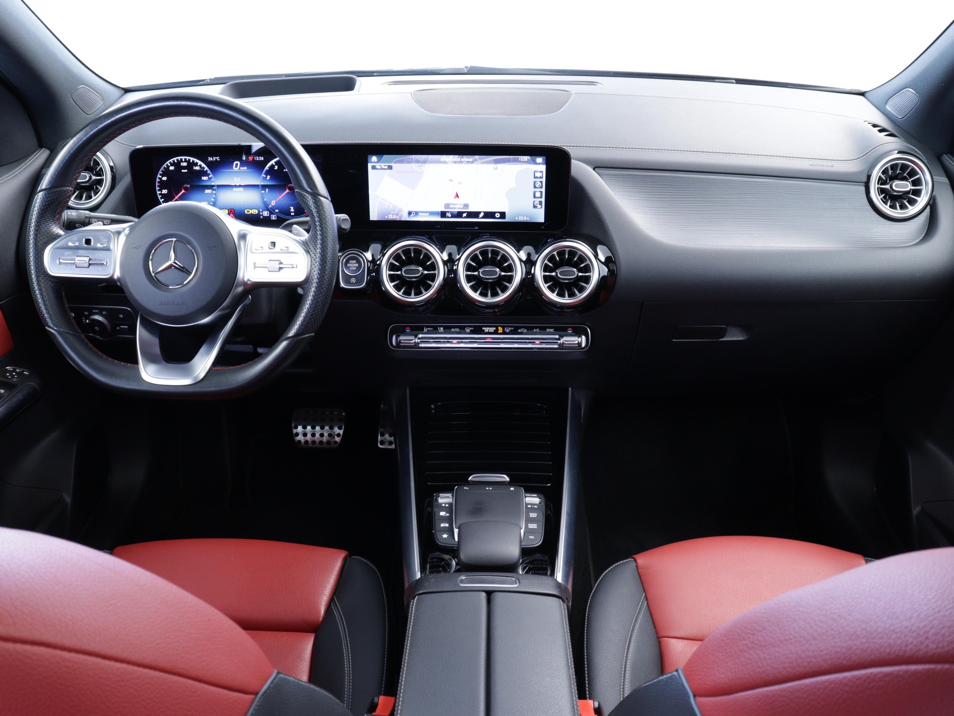 MERCEDES-BENZ GLA 250 AMG Line 4matic-image-4