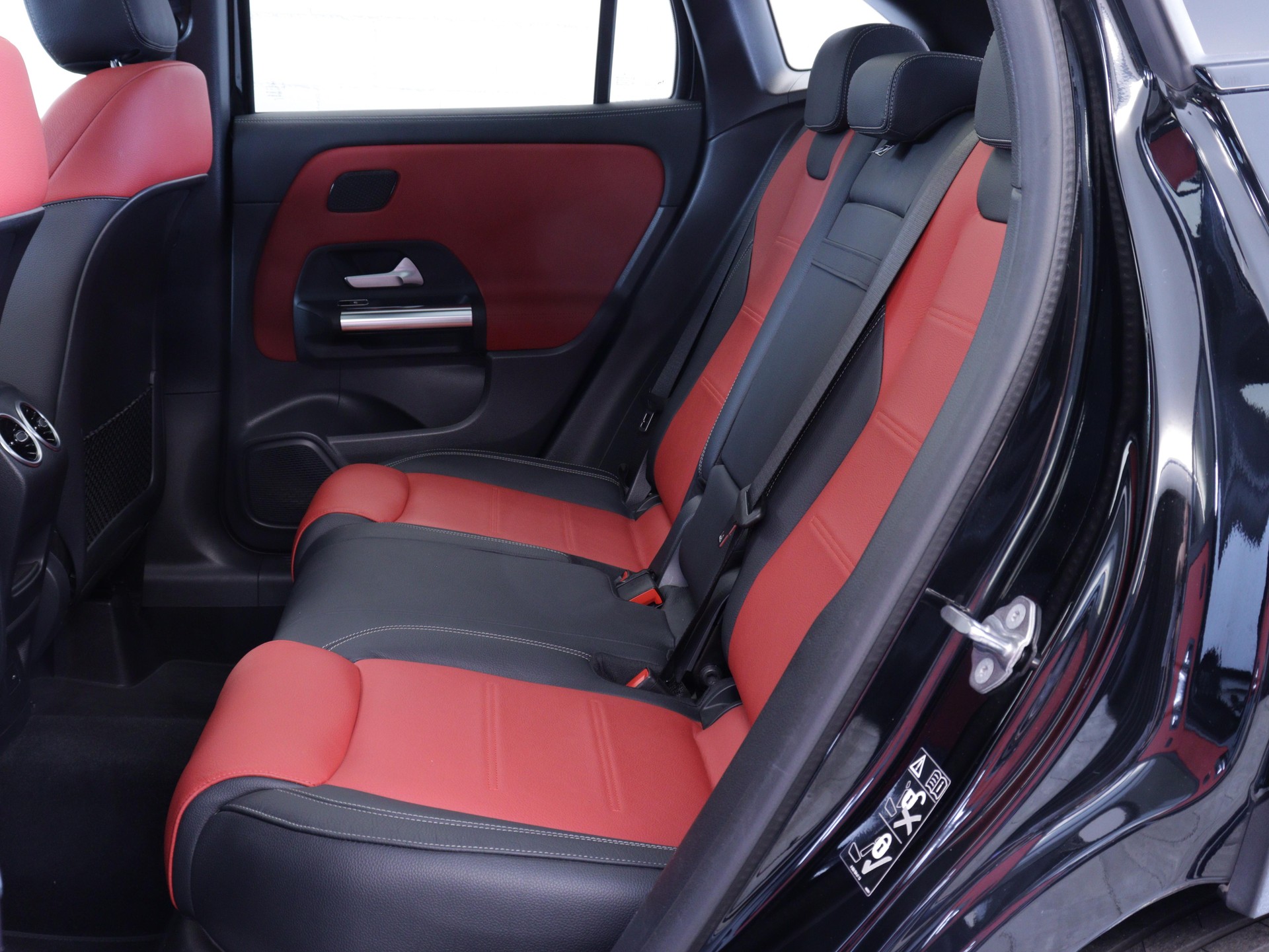 MERCEDES-BENZ GLA 250 AMG Line 4matic-image-7
