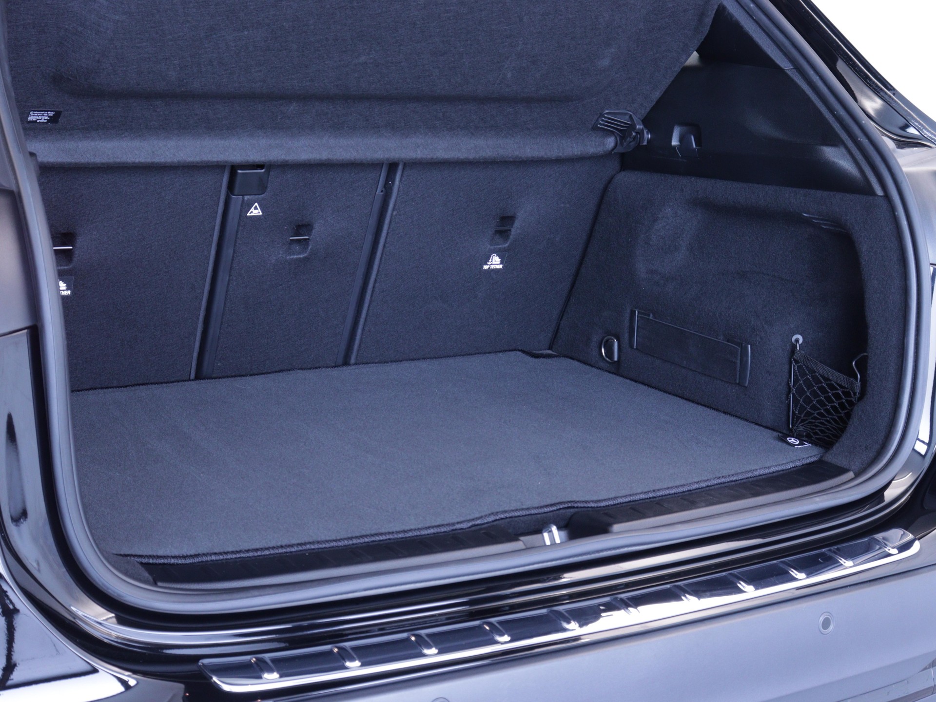 MERCEDES-BENZ GLA 250 AMG Line 4matic-image-9
