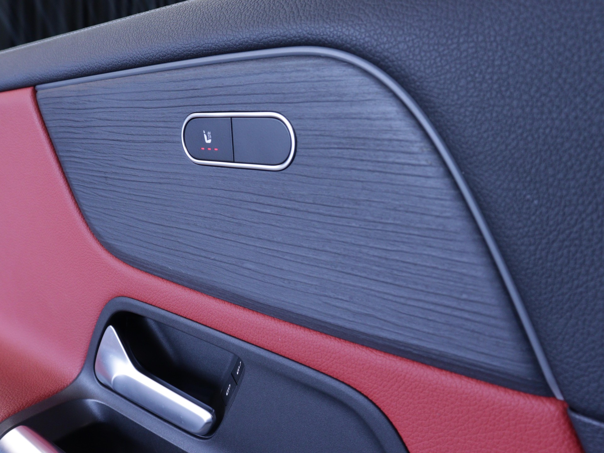 MERCEDES-BENZ GLA 250 AMG Line 4matic-image-10