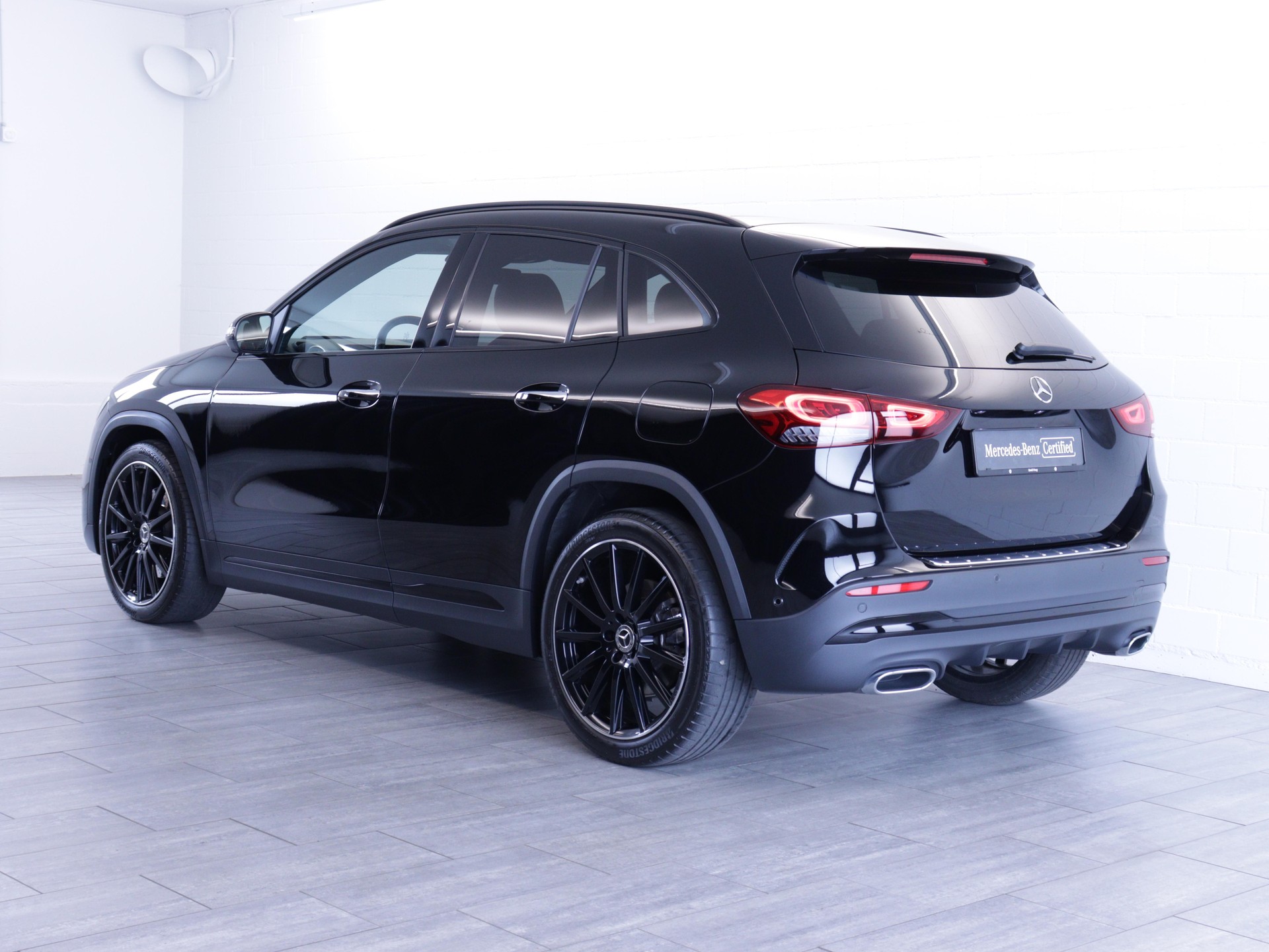 MERCEDES-BENZ GLA 250 AMG Line 4matic-image-3