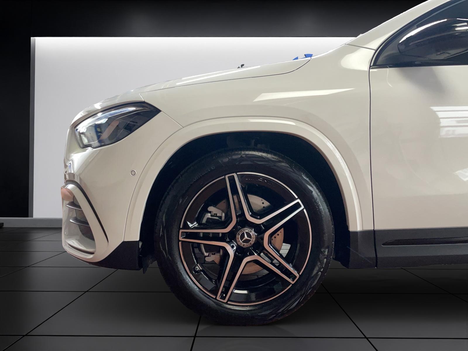 MERCEDES-BENZ GLA 200 Night Star AMG Line-image-9