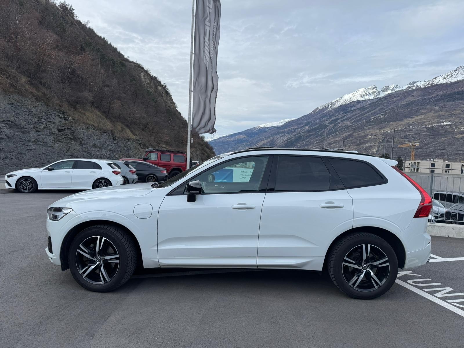 VOLVO XC60 T8 eAWD R-Design Geartronic-image-2