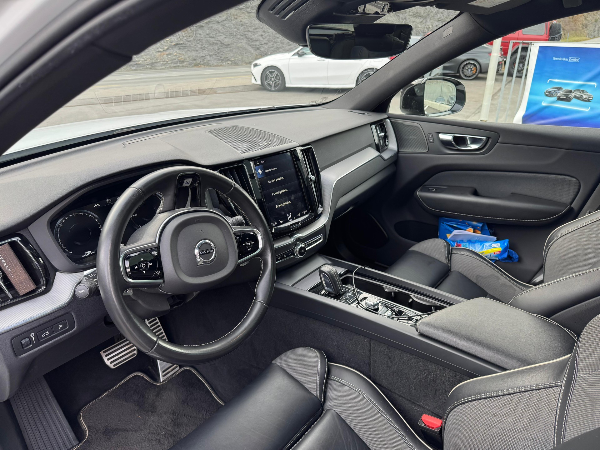 VOLVO XC60 T8 eAWD R-Design Geartronic-image-3