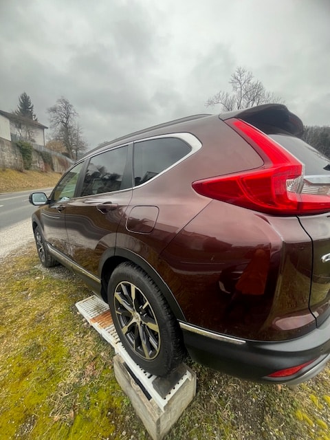 HONDA CR-V 1.5 i-VTEC Executive 4WD-image-3