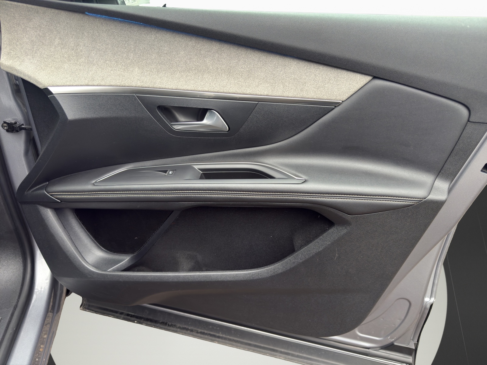 PEUGEOT 3008 1.5 BlueHDi GT EAT8-image-16
