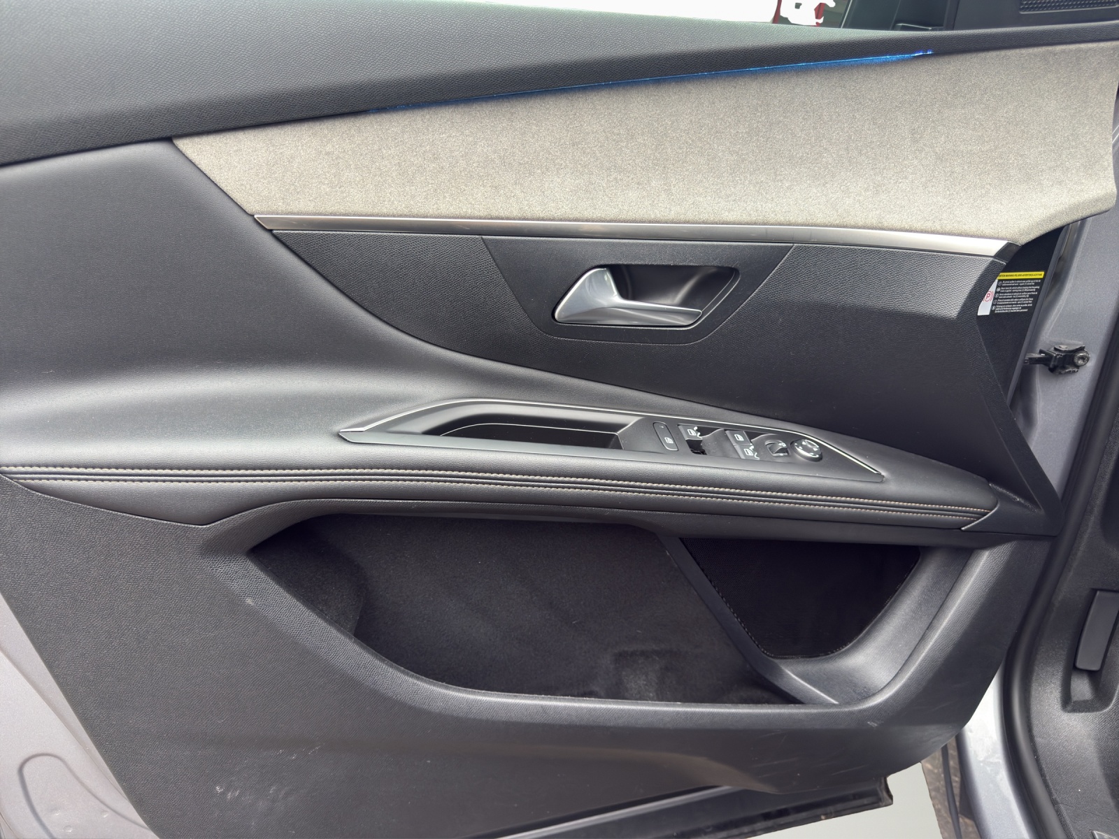 PEUGEOT 3008 1.5 BlueHDi GT EAT8-image-9