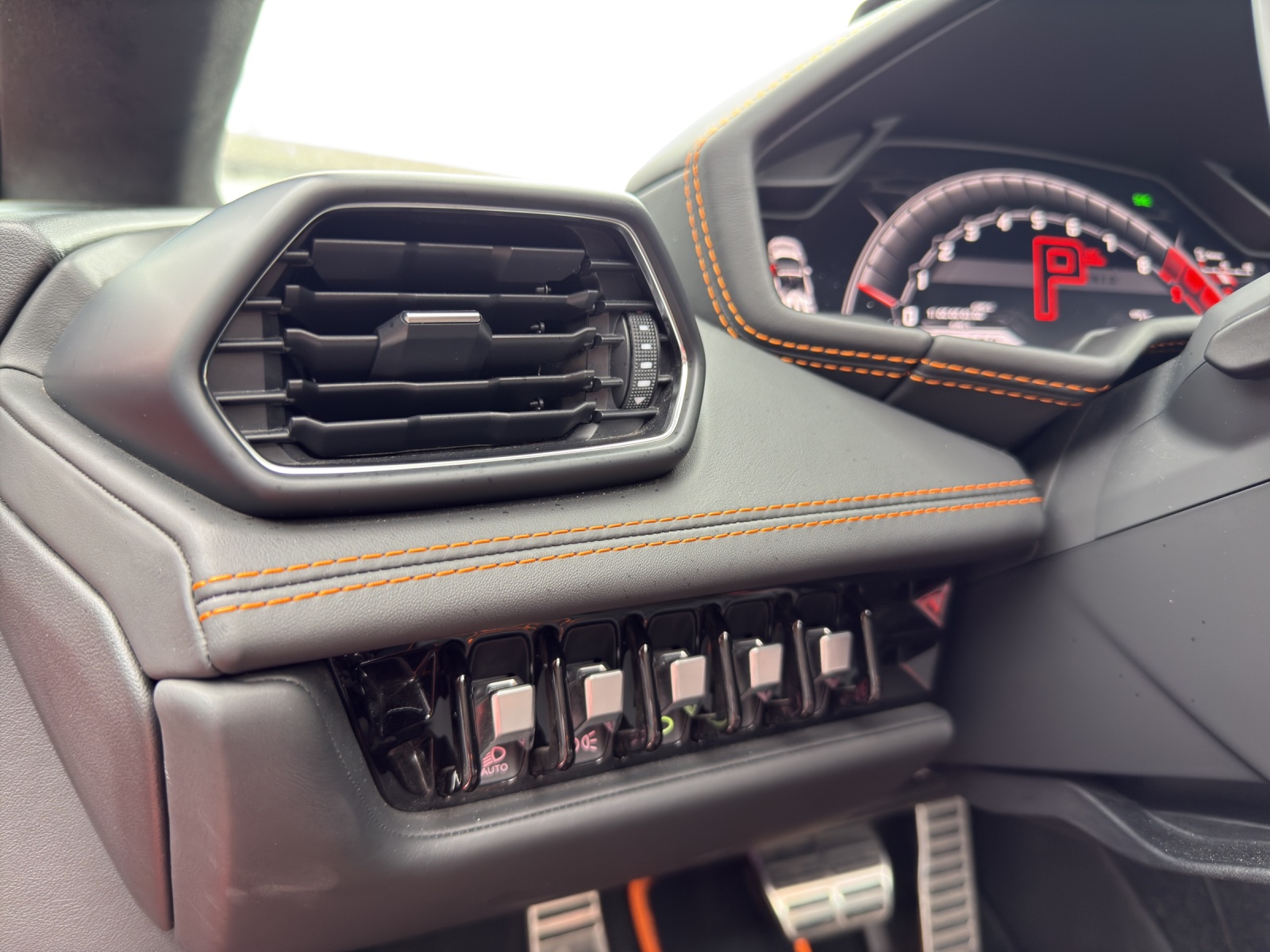 LAMBORGHINI Huracan LP610-4 Spyder DCT-image-8