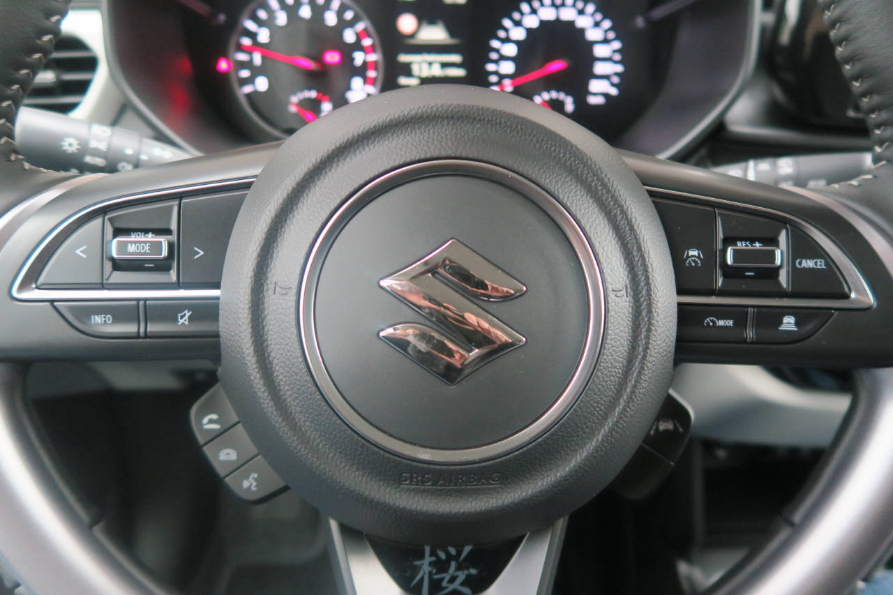 SUZUKI Swift 1.2 Sakura Hybrid 4x4-image-5
