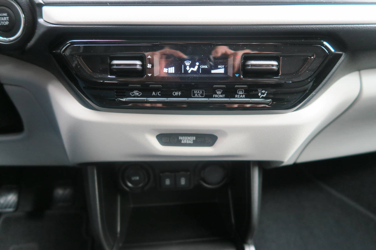 SUZUKI Swift 1.2 Sakura Hybrid 4x4-image-12