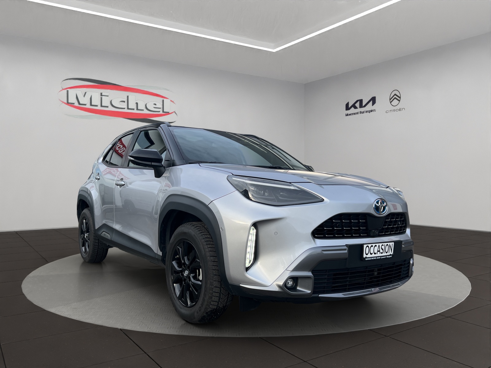TOYOTA Yaris Cross 1.5 Adventure e-CVT AWDi / Panorama-Glasdach / Navigation / Head-Up Display / Heckklappe elektrisch-image-2