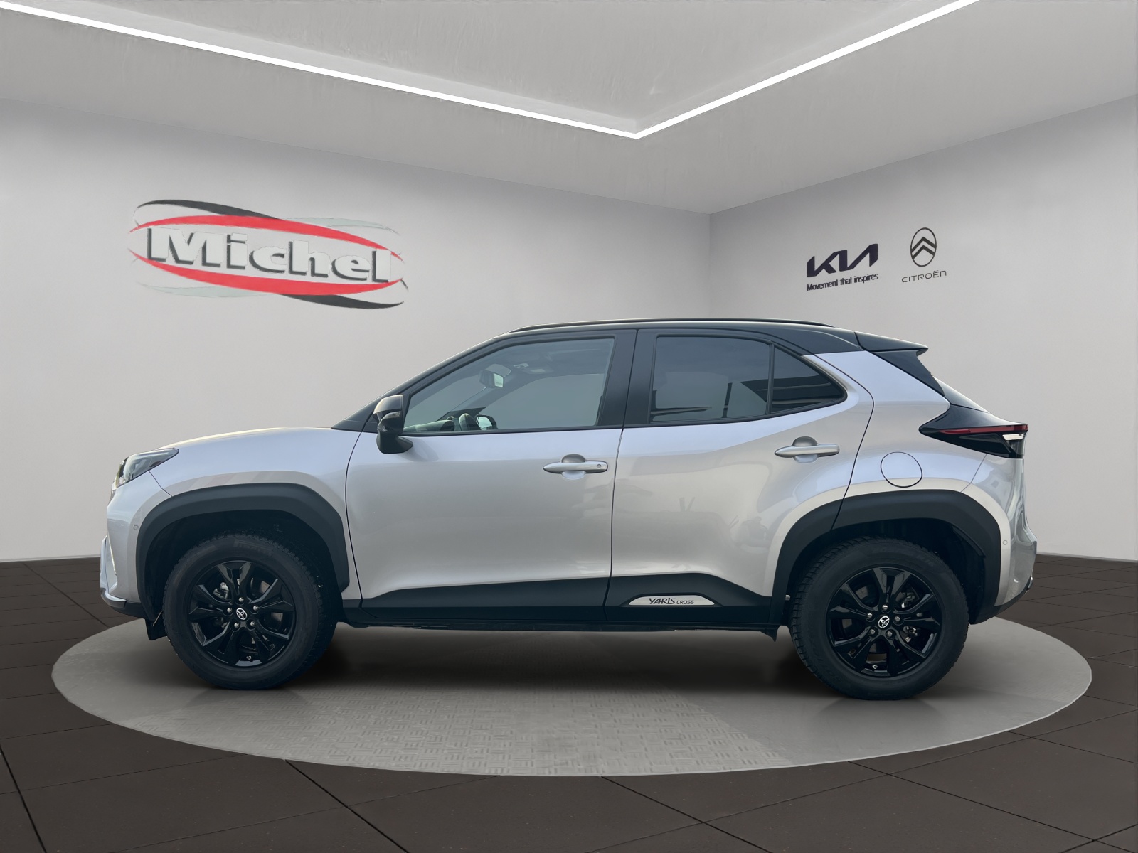 TOYOTA Yaris Cross 1.5 Adventure e-CVT AWDi / Panorama-Glasdach / Navigation / Head-Up Display / Heckklappe elektrisch-image-7