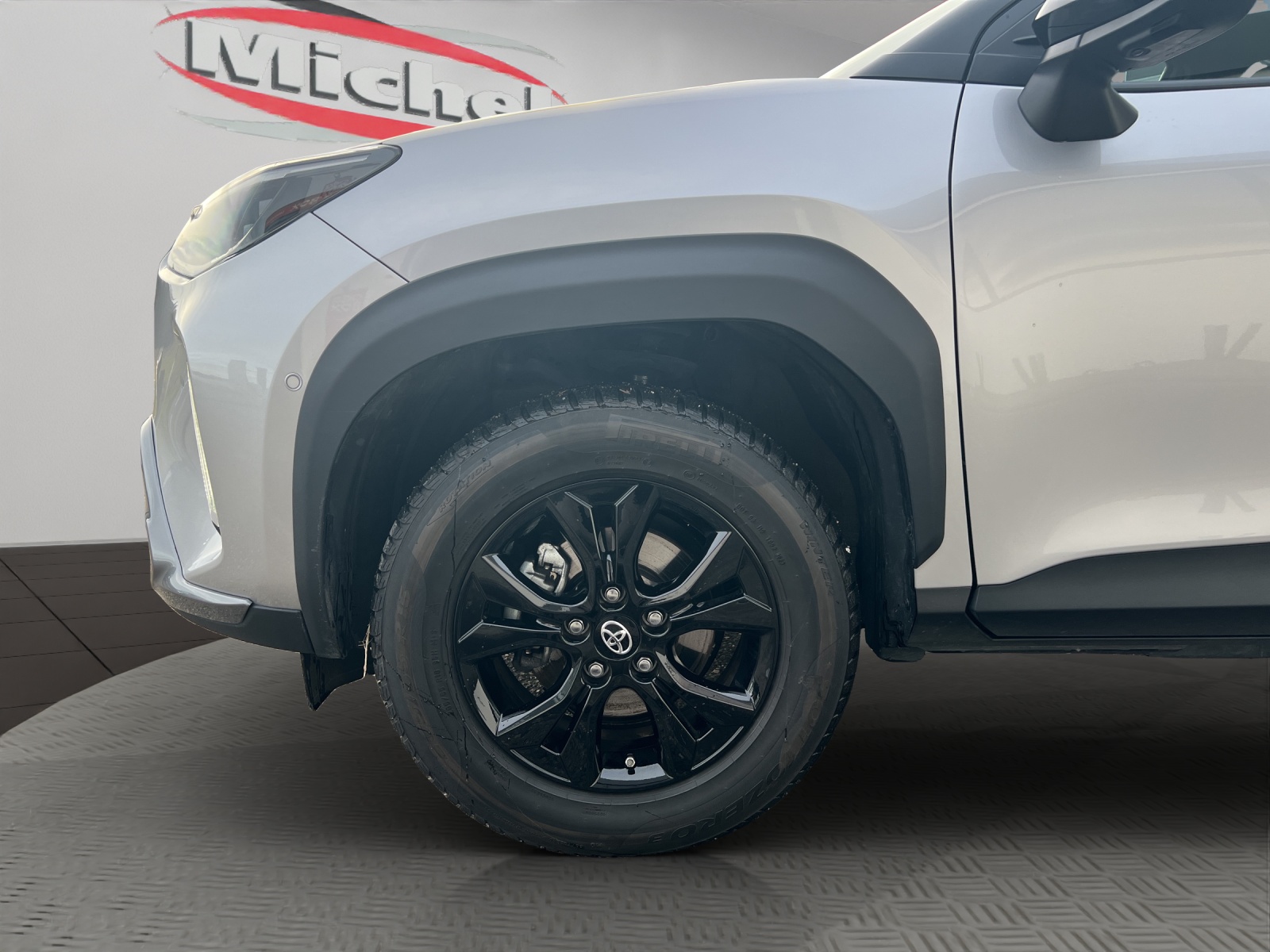 TOYOTA Yaris Cross 1.5 Adventure e-CVT AWDi / Panorama-Glasdach / Navigation / Head-Up Display / Heckklappe elektrisch-image-15