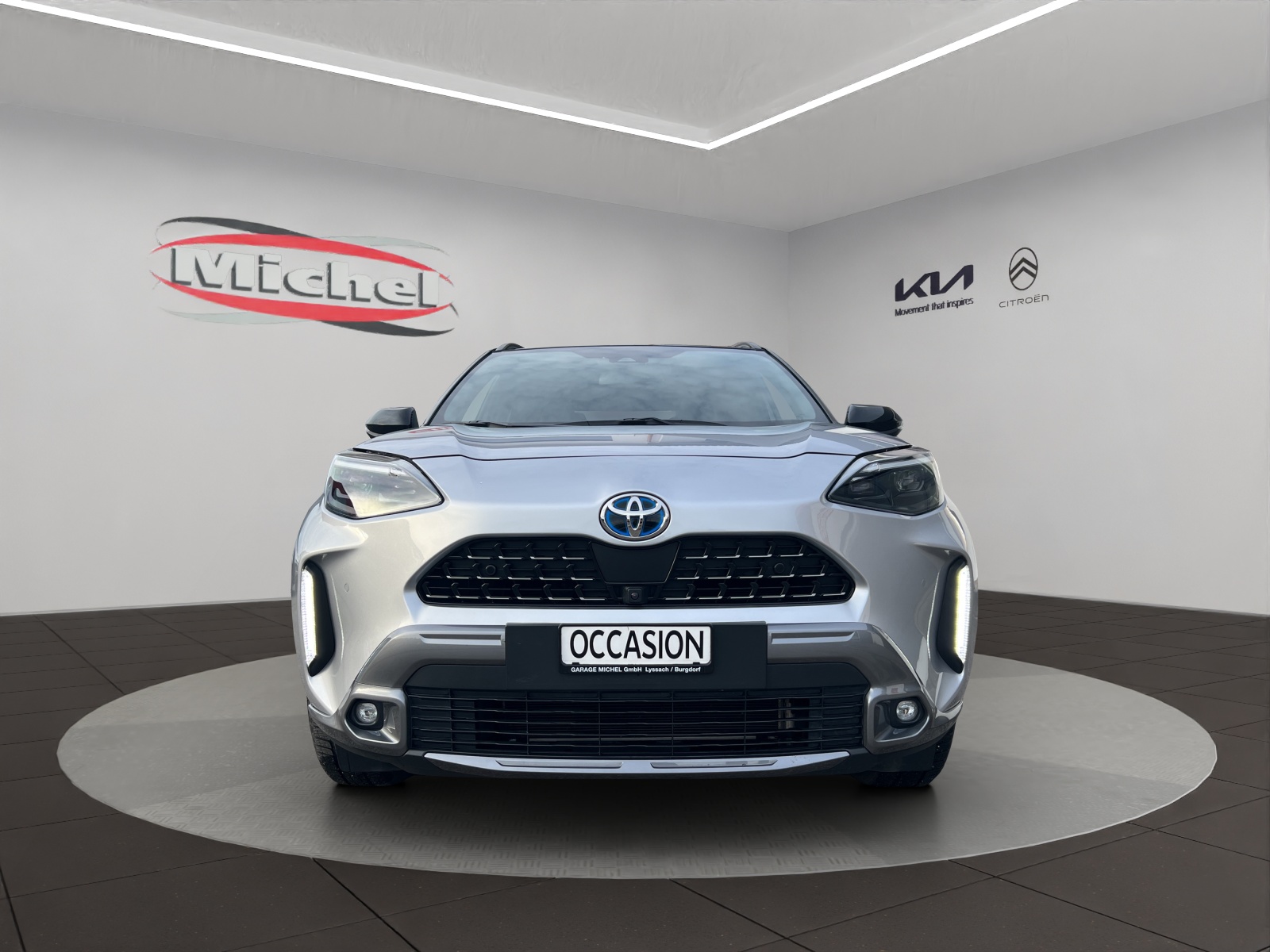 TOYOTA Yaris Cross 1.5 Adventure e-CVT AWDi / Panorama-Glasdach / Navigation / Head-Up Display / Heckklappe elektrisch-image-1