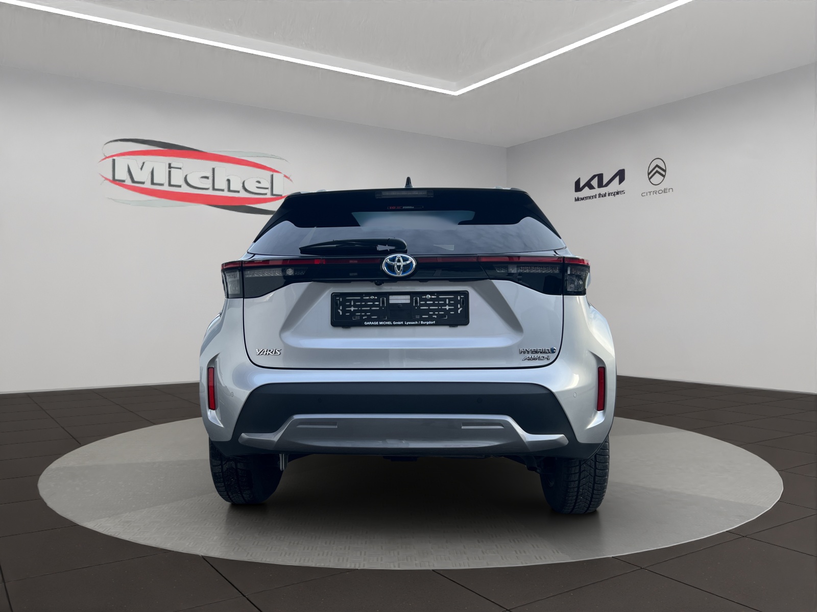 TOYOTA Yaris Cross 1.5 Adventure e-CVT AWDi / Panorama-Glasdach / Navigation / Head-Up Display / Heckklappe elektrisch-image-5