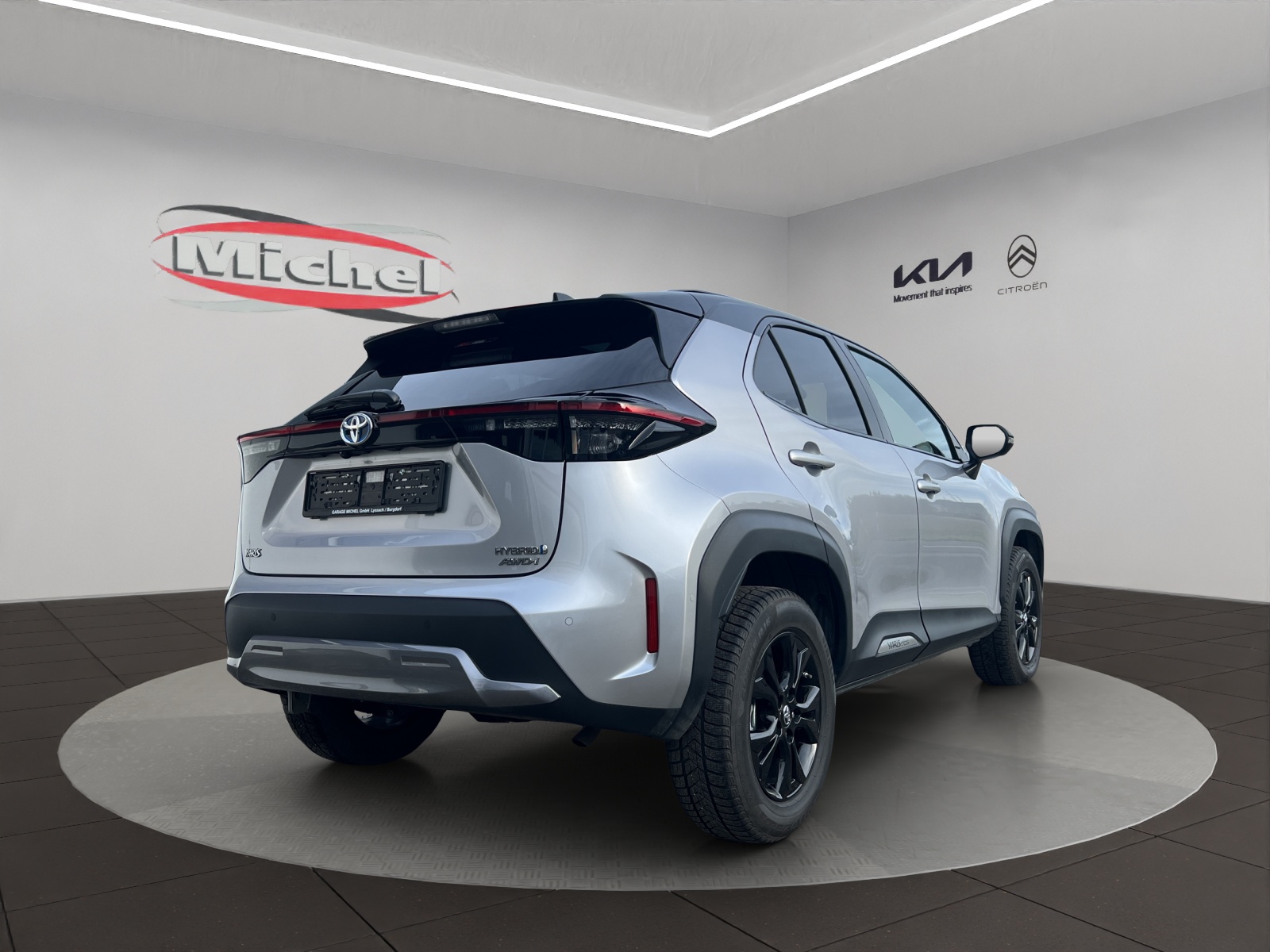 TOYOTA Yaris Cross 1.5 Adventure e-CVT AWDi / Panorama-Glasdach / Navigation / Head-Up Display / Heckklappe elektrisch-image-4