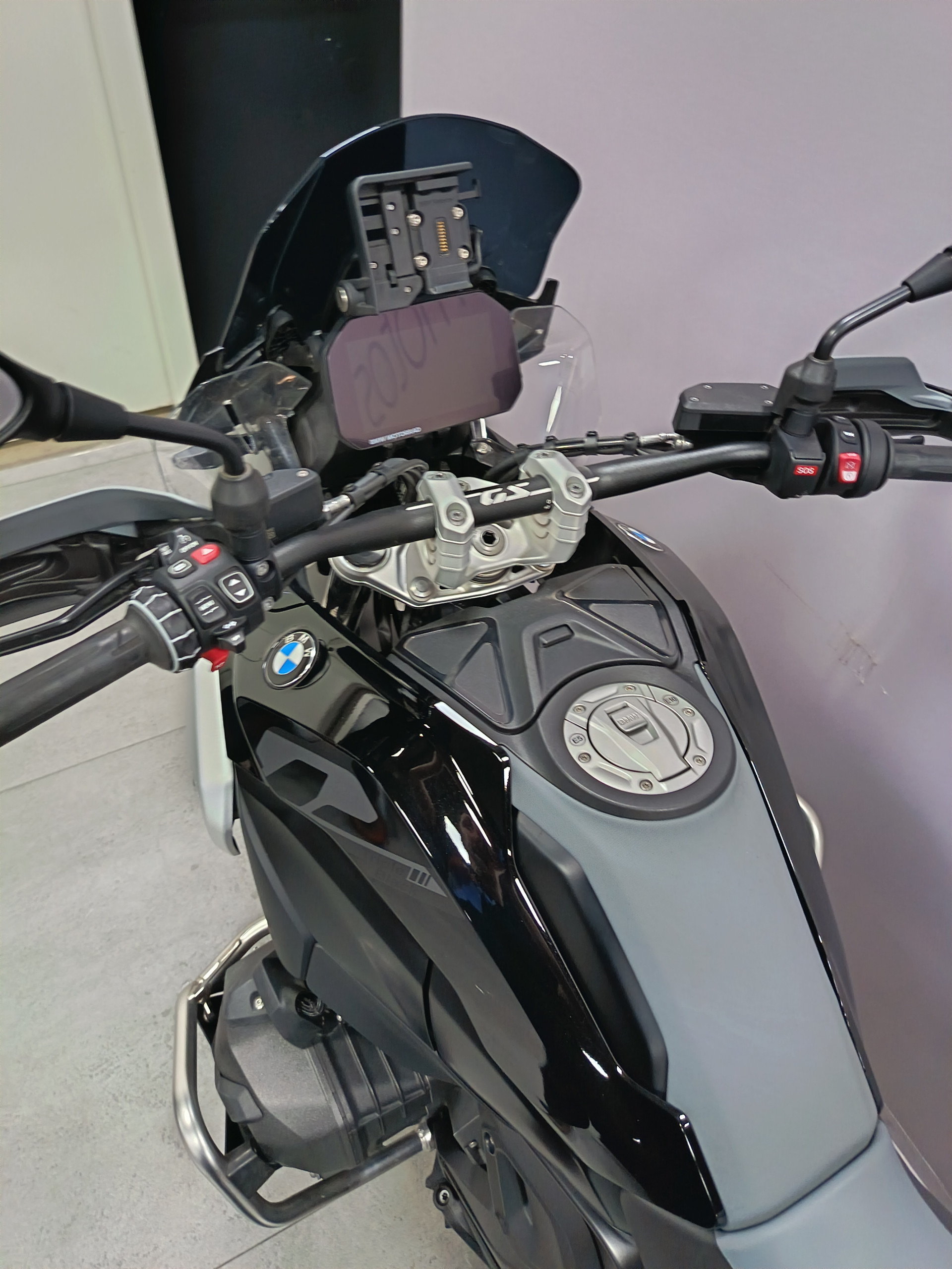 BMW R 1300 GS Triple Black-image-4