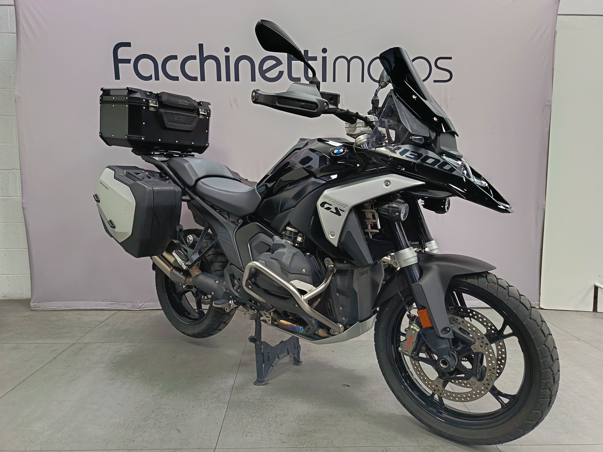 BMW R 1300 GS Triple Black-showroom-element-1