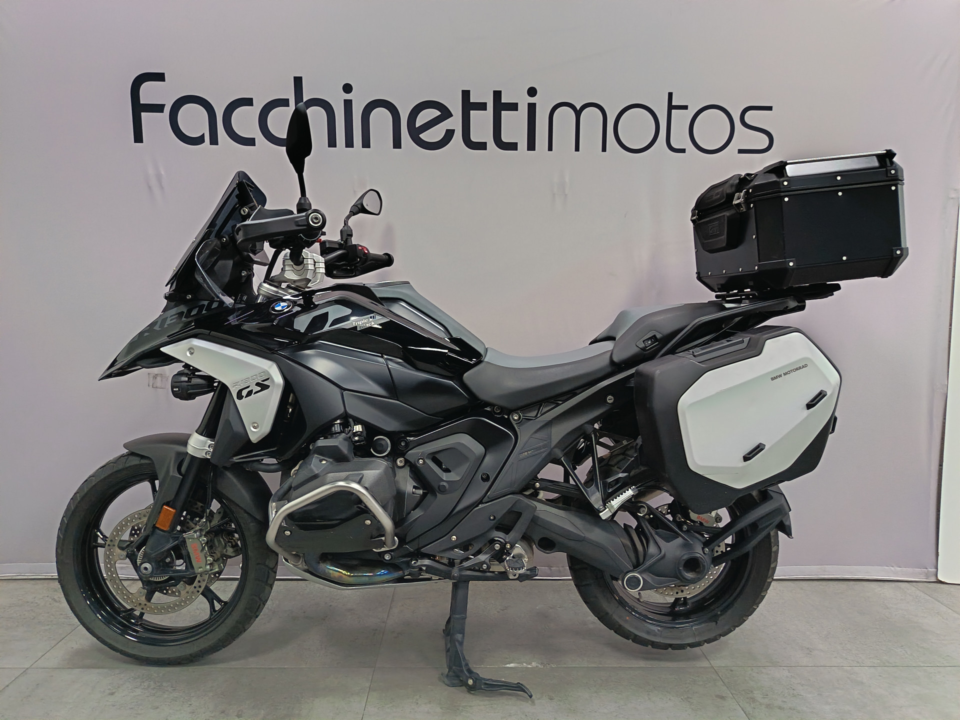 BMW R 1300 GS Triple Black-showroom-element-3