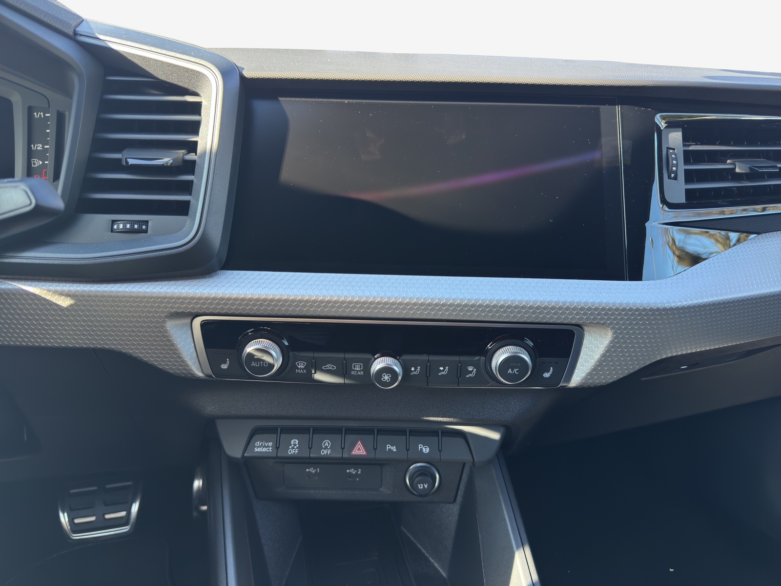 AUDI A1 Sportback 40 TFSI S Line S-tronic-image-10