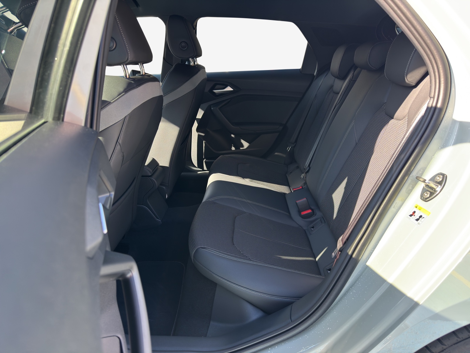 AUDI A1 Sportback 40 TFSI S Line S-tronic-image-11