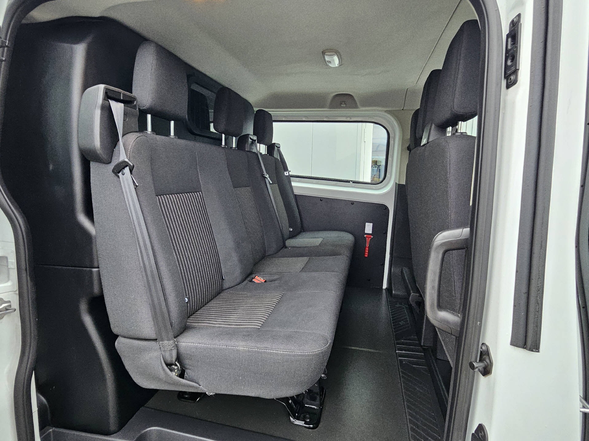FORD Transit C DKab. Van 290 L2 2.0 TDCi 130 Trend * 6-Plätzer * Klima * Frisch ab MFK * AHK * Navi *-image-8