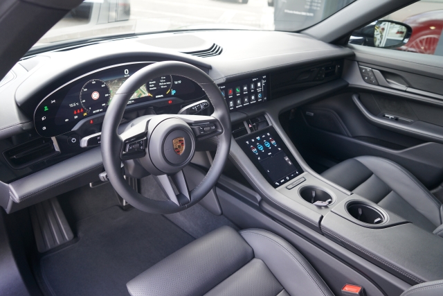 PORSCHE Taycan 4 Cross Turismo 4-image-7