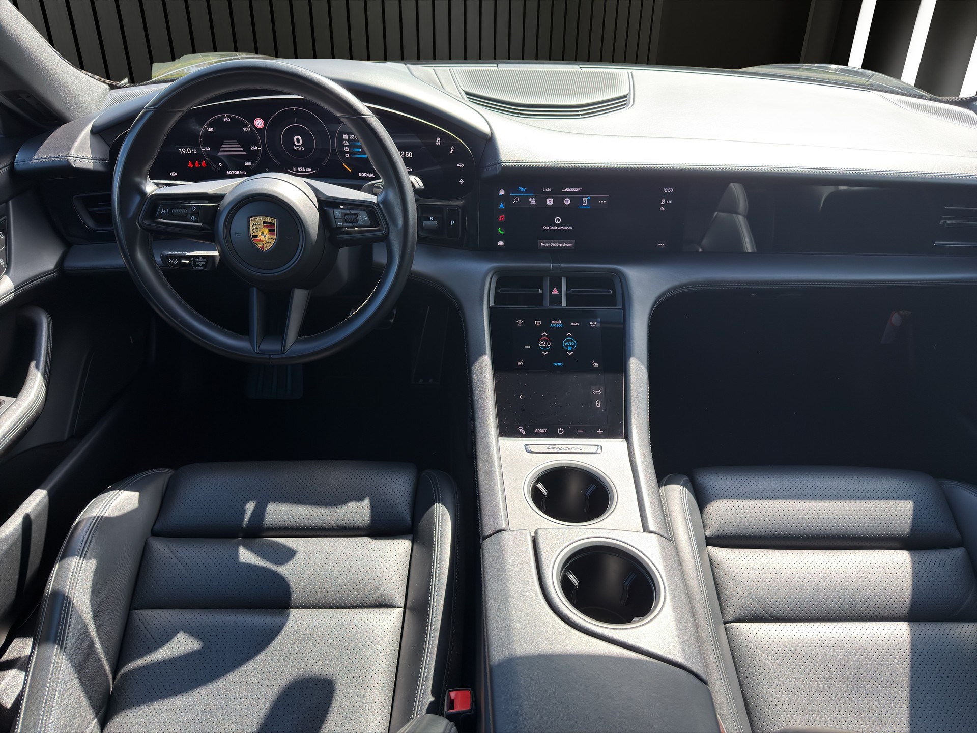 PORSCHE Taycan 4 Cross Turismo 4-image-14