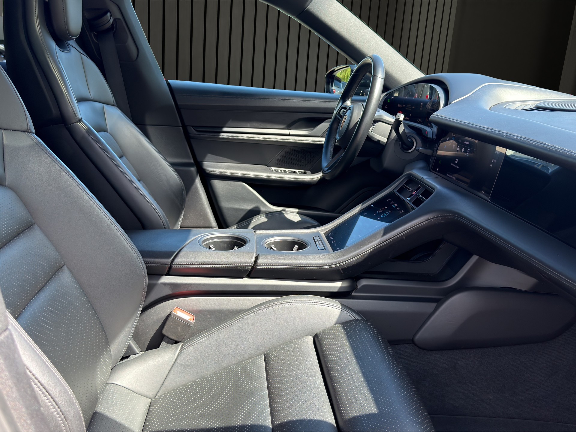 PORSCHE Taycan 4 Cross Turismo 4-image-17
