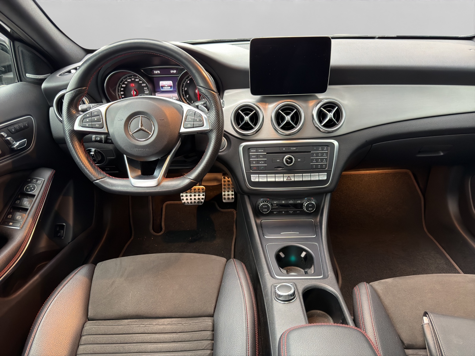 MERCEDES-BENZ GLA 220 AMG Line 4m-image-5