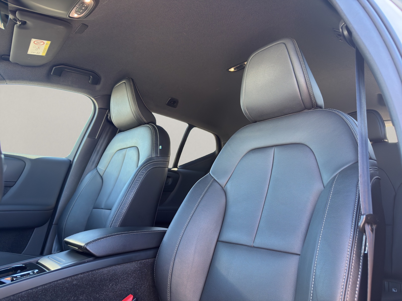 VOLVO XC40 2.0 T5 R-Design AWD-image-10