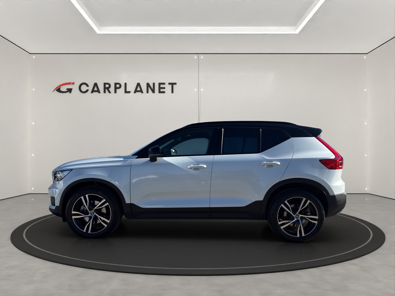 VOLVO XC40 2.0 T5 R-Design AWD-image-1