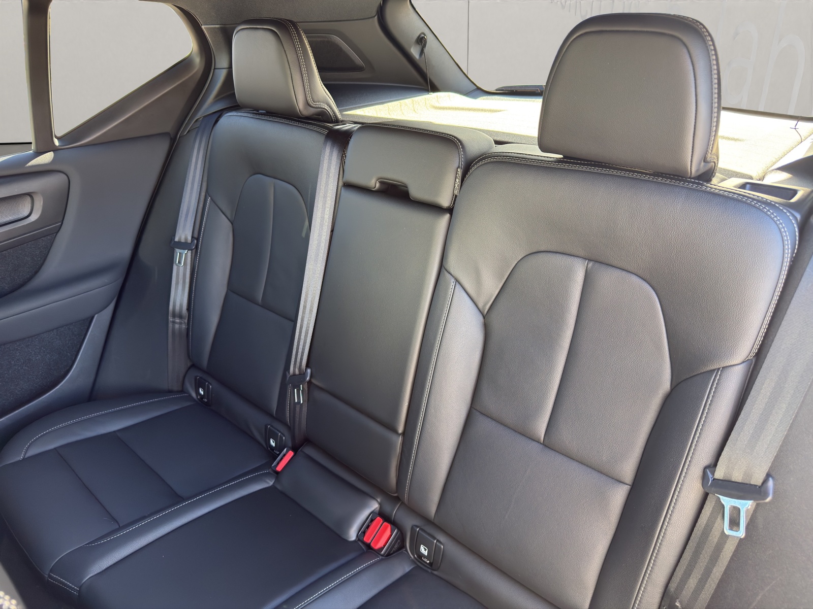 VOLVO XC40 2.0 T5 R-Design AWD-image-9