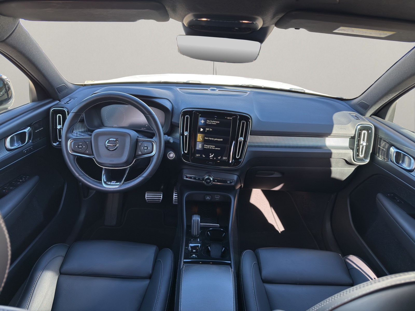 VOLVO XC40 2.0 T5 R-Design AWD-image-8