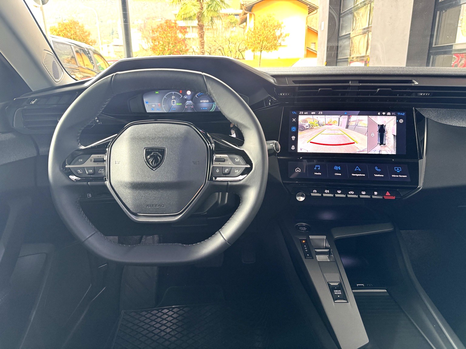 PEUGEOT 308 SW 1.6 PHEV 180 Allure-image-14