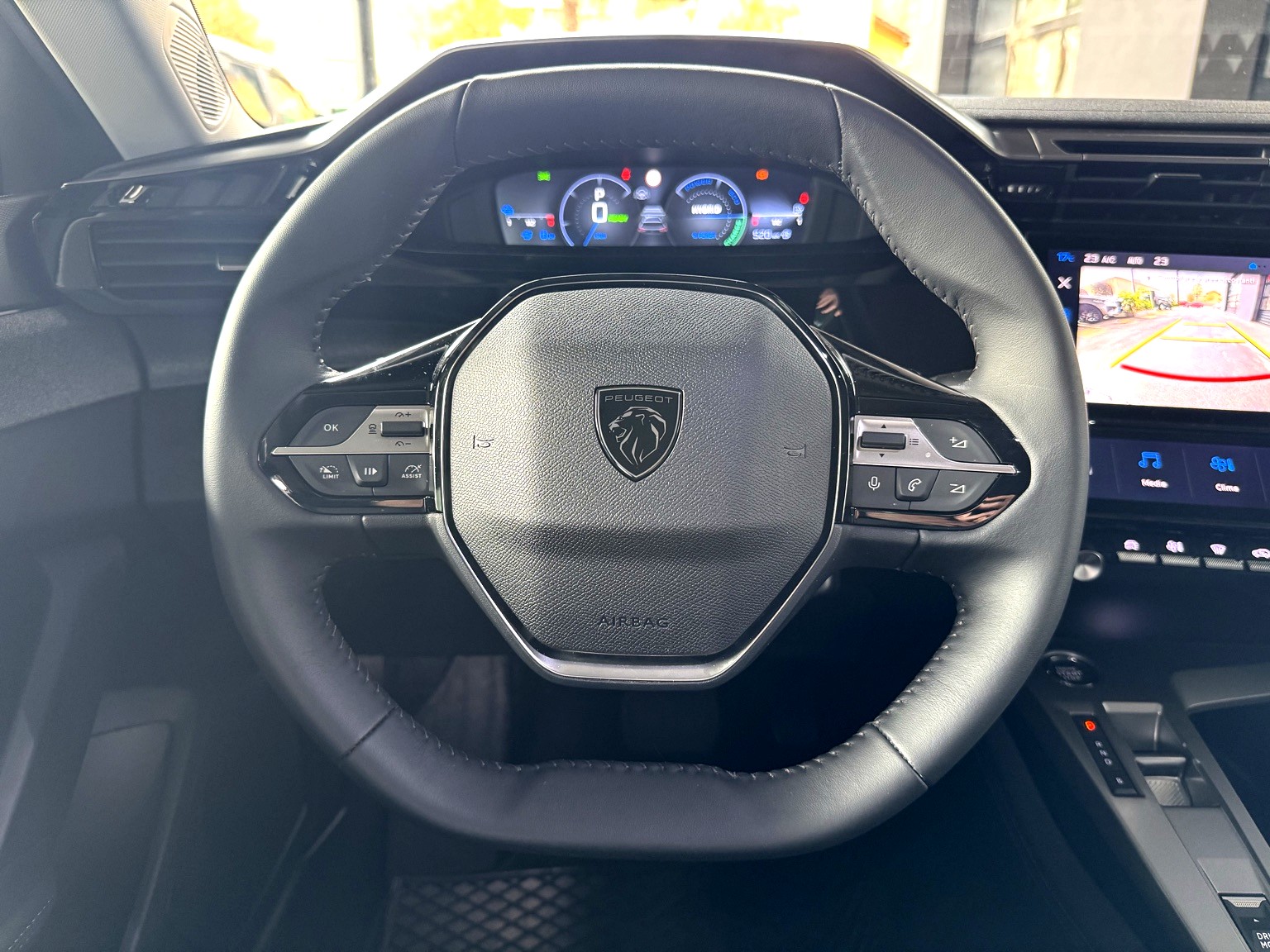 PEUGEOT 308 SW 1.6 PHEV 180 Allure-image-13
