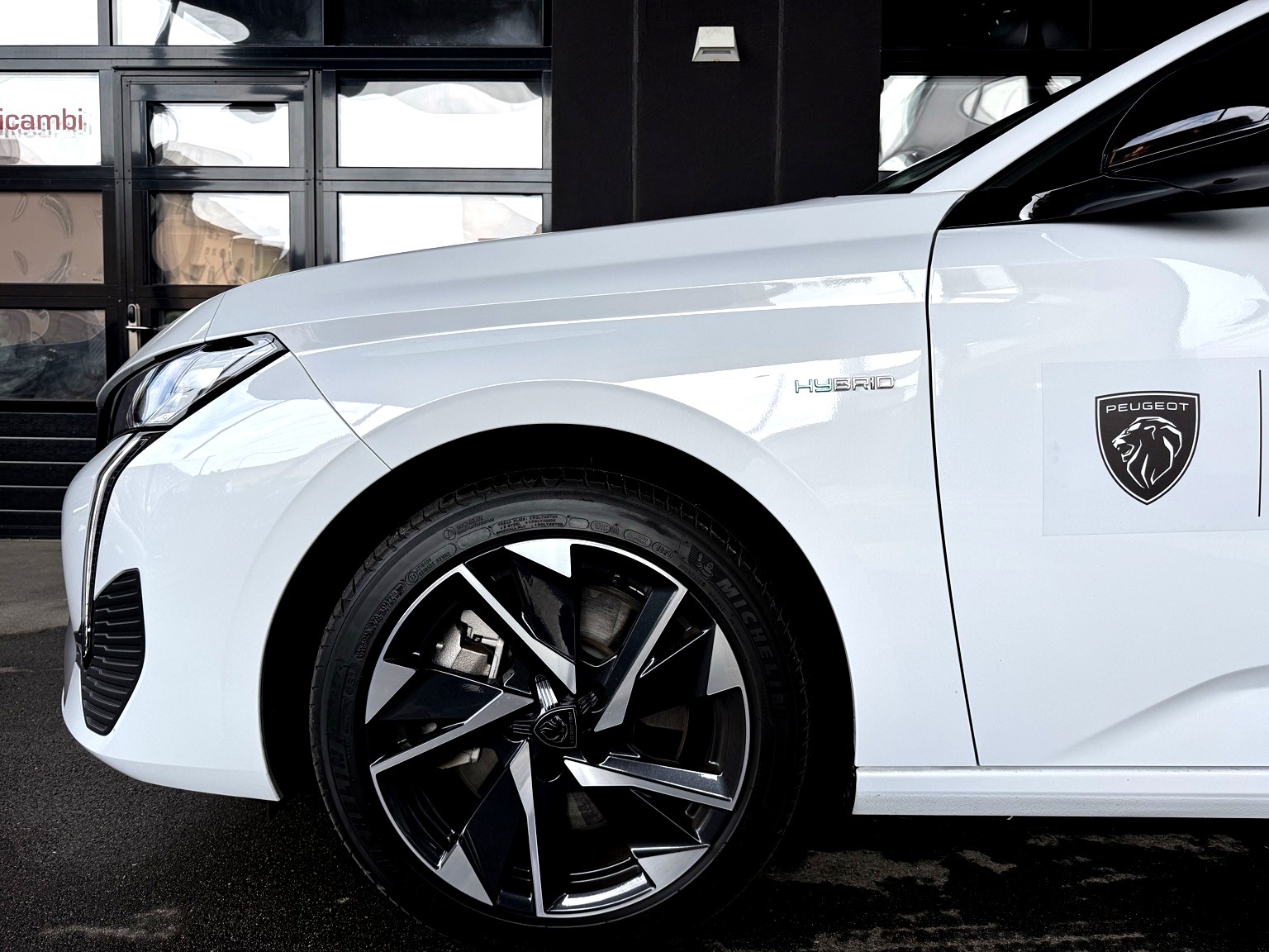 PEUGEOT 308 SW 1.6 PHEV 180 Allure-image-5