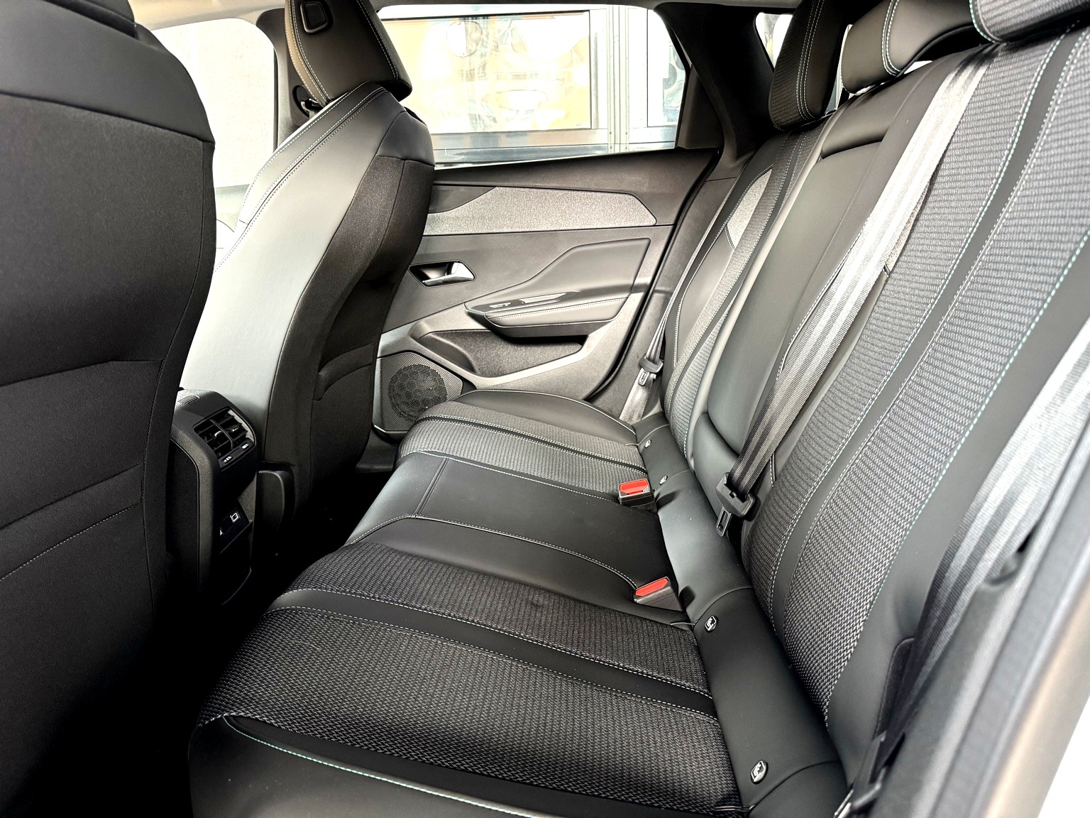 PEUGEOT 308 SW 1.6 PHEV 180 Allure-image-16