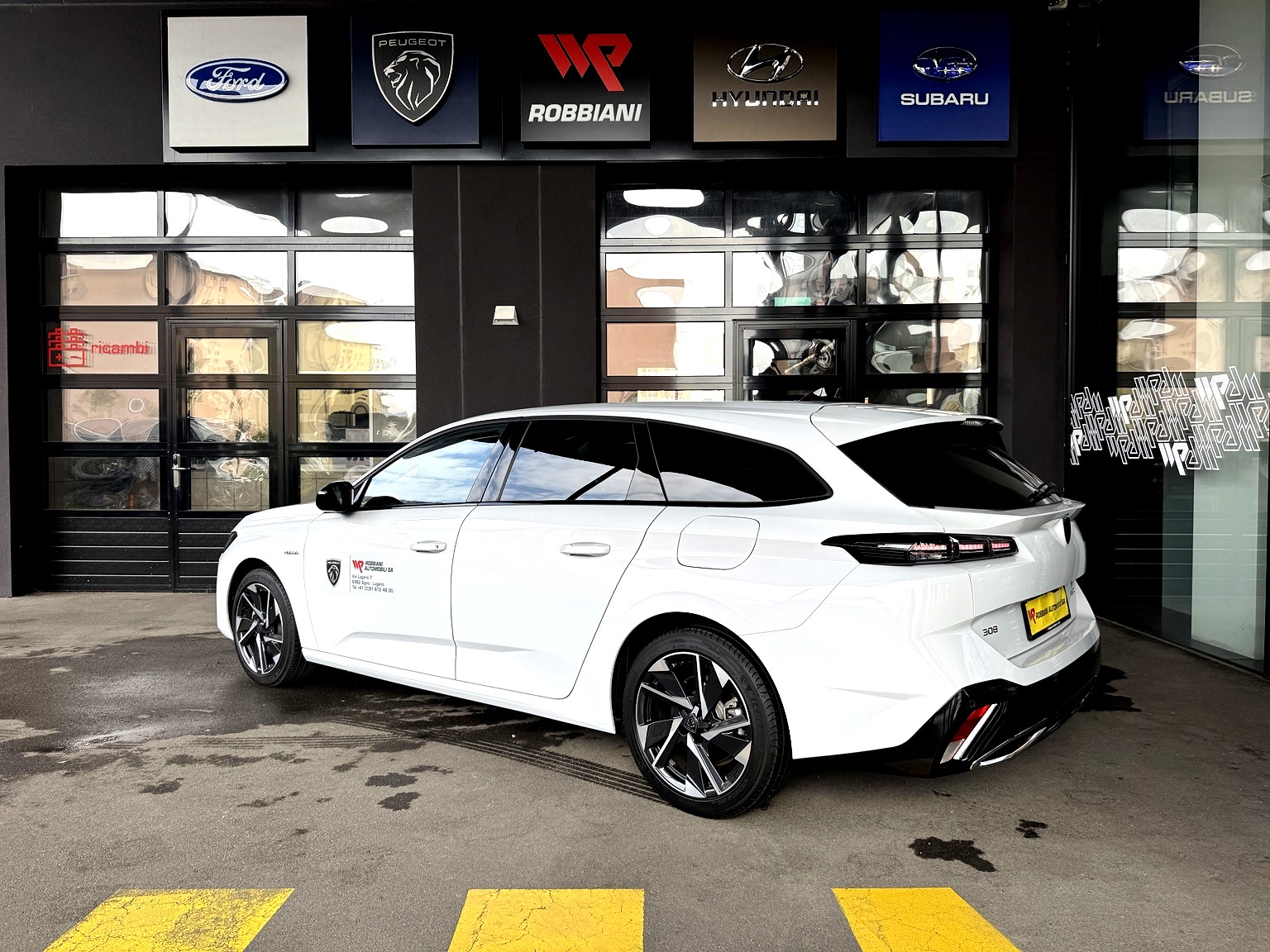 PEUGEOT 308 SW 1.6 PHEV 180 Allure-showroom-element-2