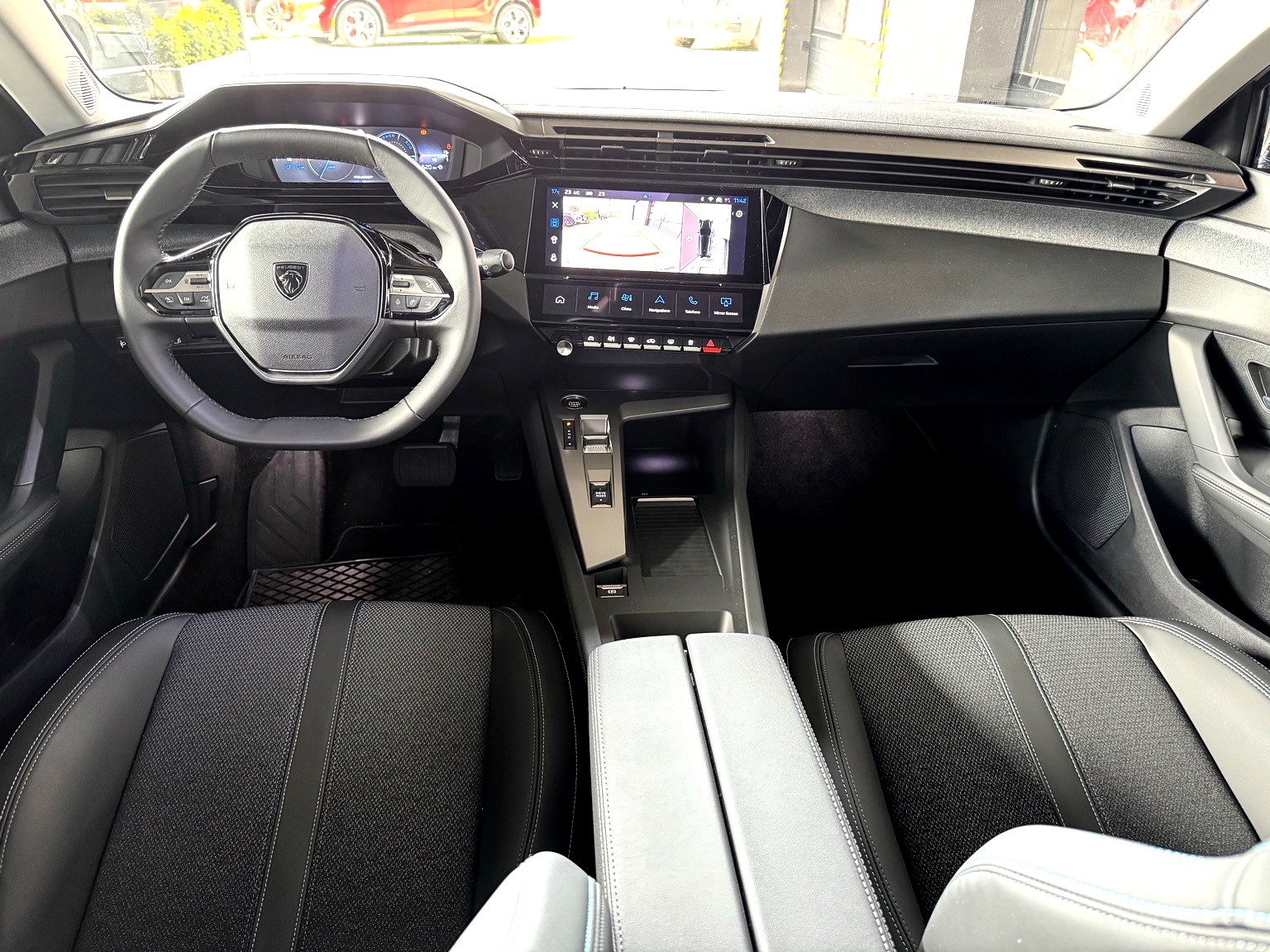 PEUGEOT 308 SW 1.6 PHEV 180 Allure-image-8