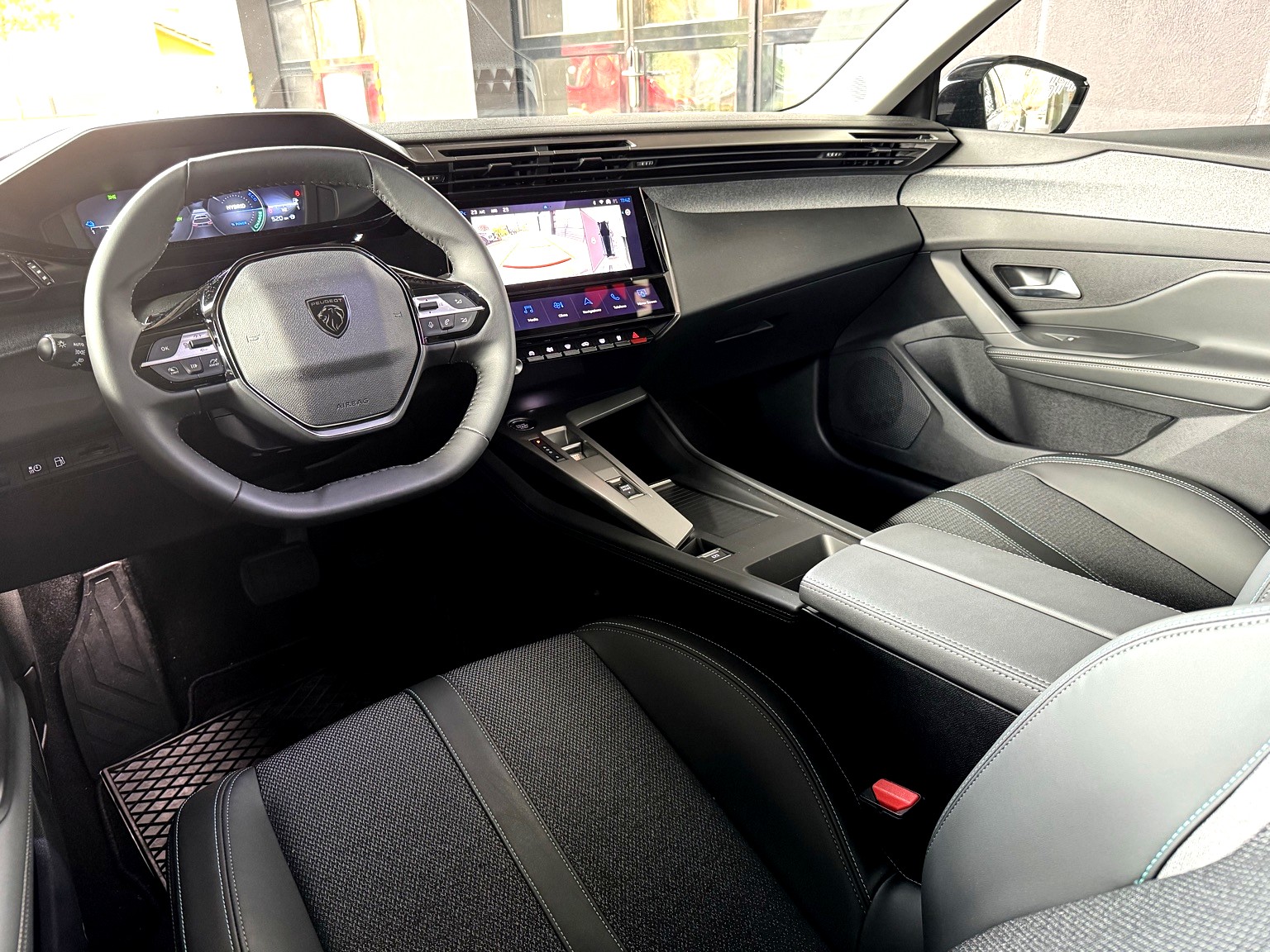 PEUGEOT 308 SW 1.6 PHEV 180 Allure-image-12