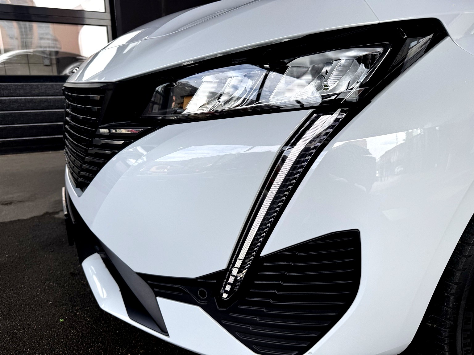 PEUGEOT 308 SW 1.6 PHEV 180 Allure-image-4