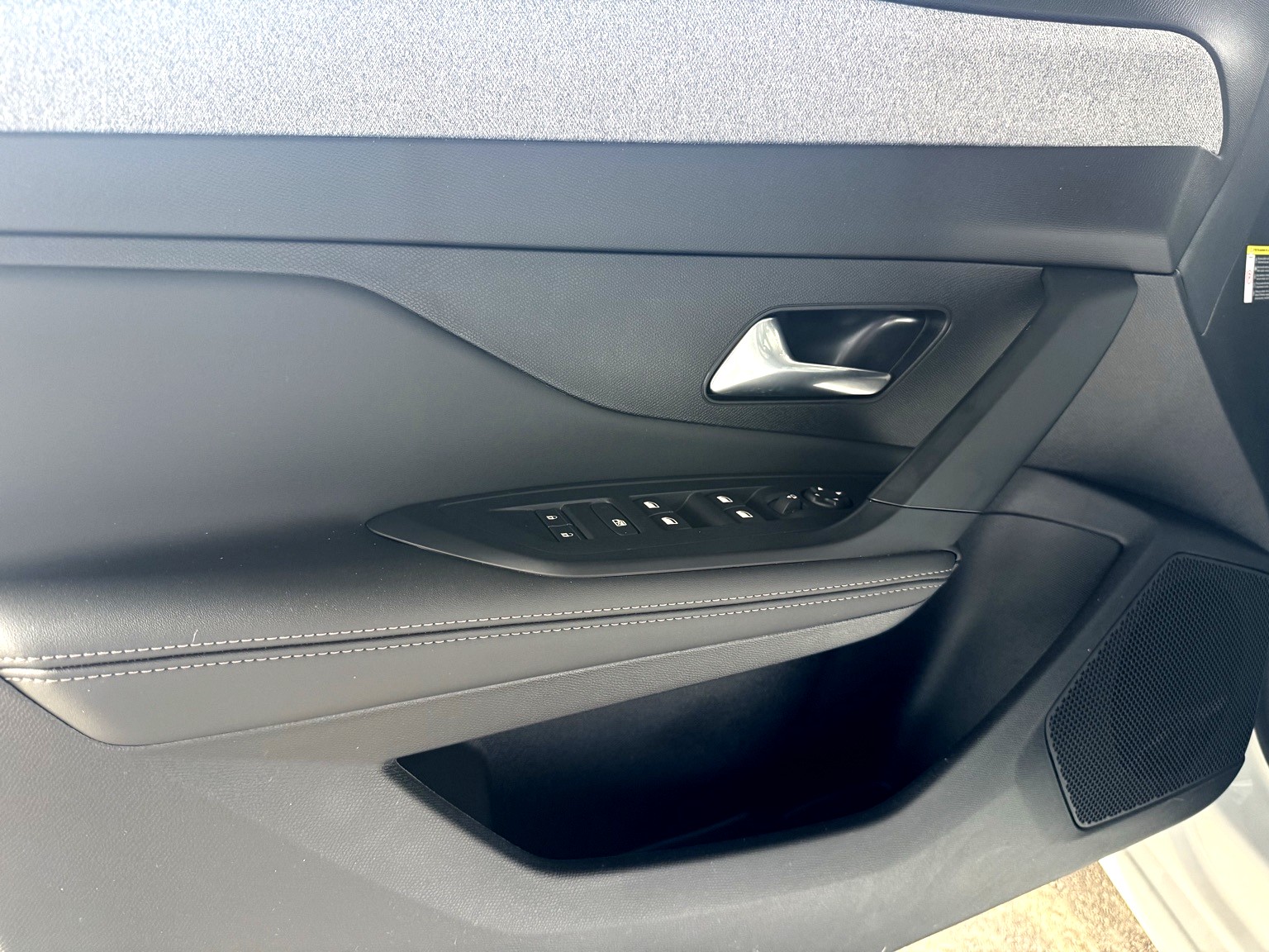 PEUGEOT 308 SW 1.6 PHEV 180 Allure-image-18