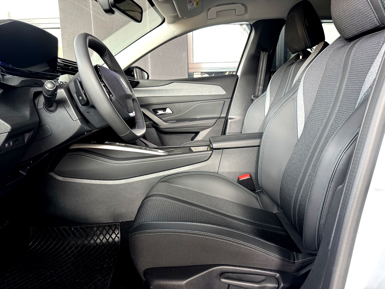 PEUGEOT 308 SW 1.6 PHEV 180 Allure-image-11