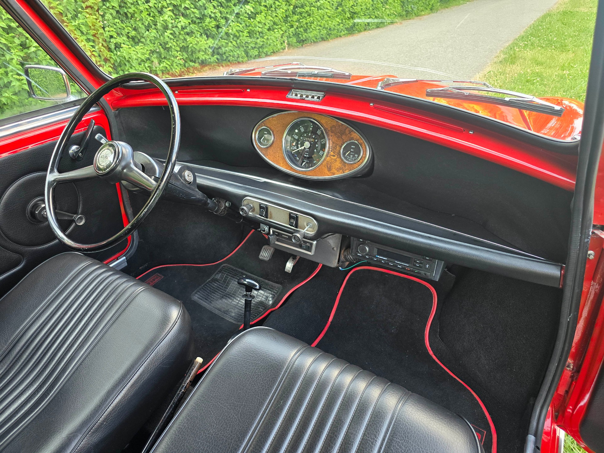 MINI 1000 Classic Automatic-image-11
