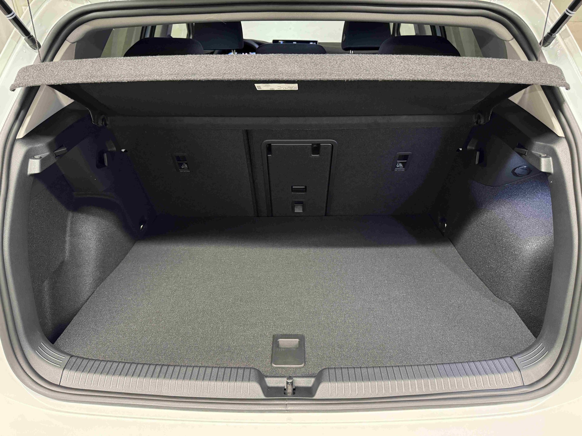 VW Golf 1.5 TSI PHEV Life-image-14