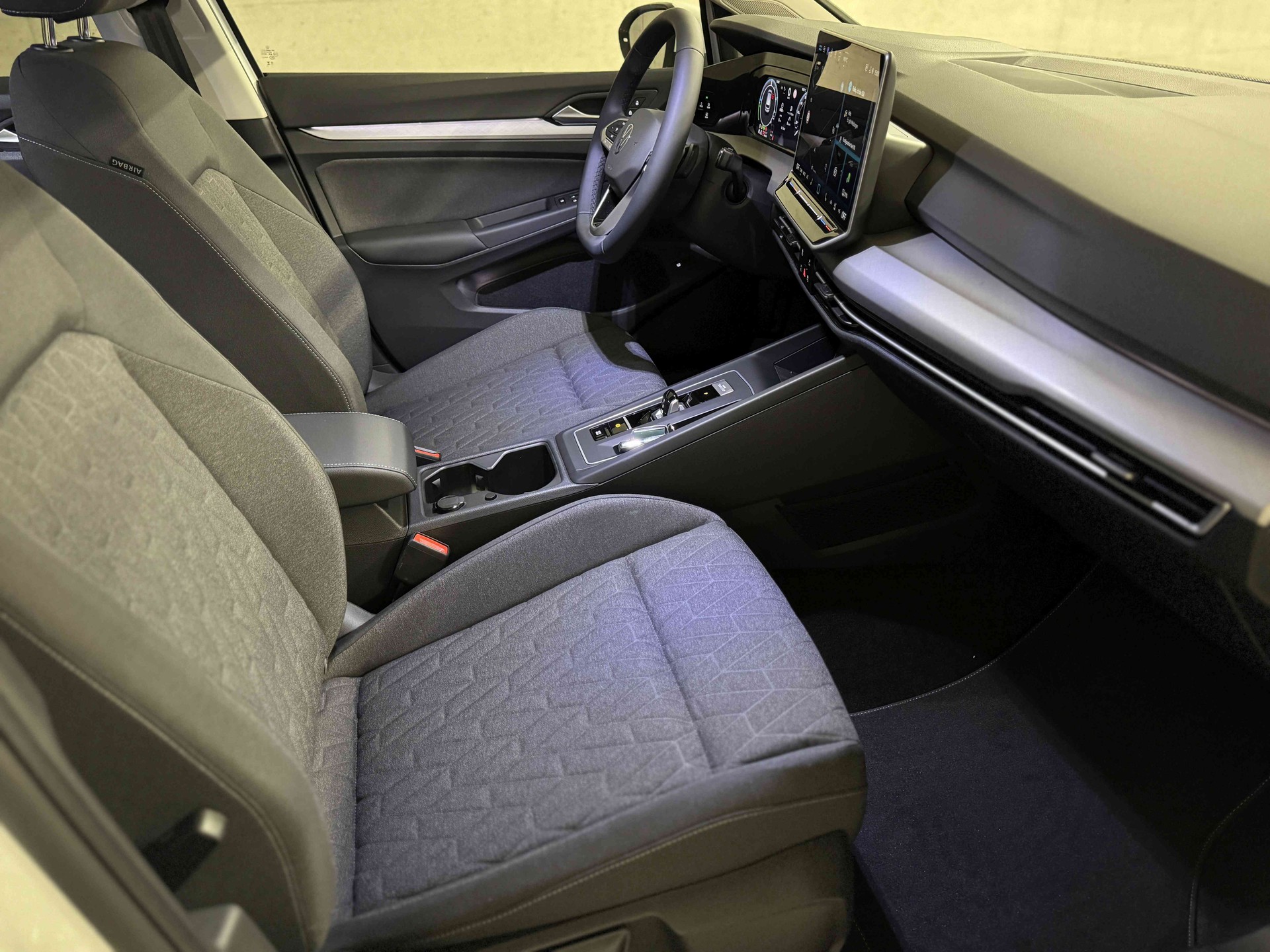 VW Golf 1.5 TSI PHEV Life-image-9